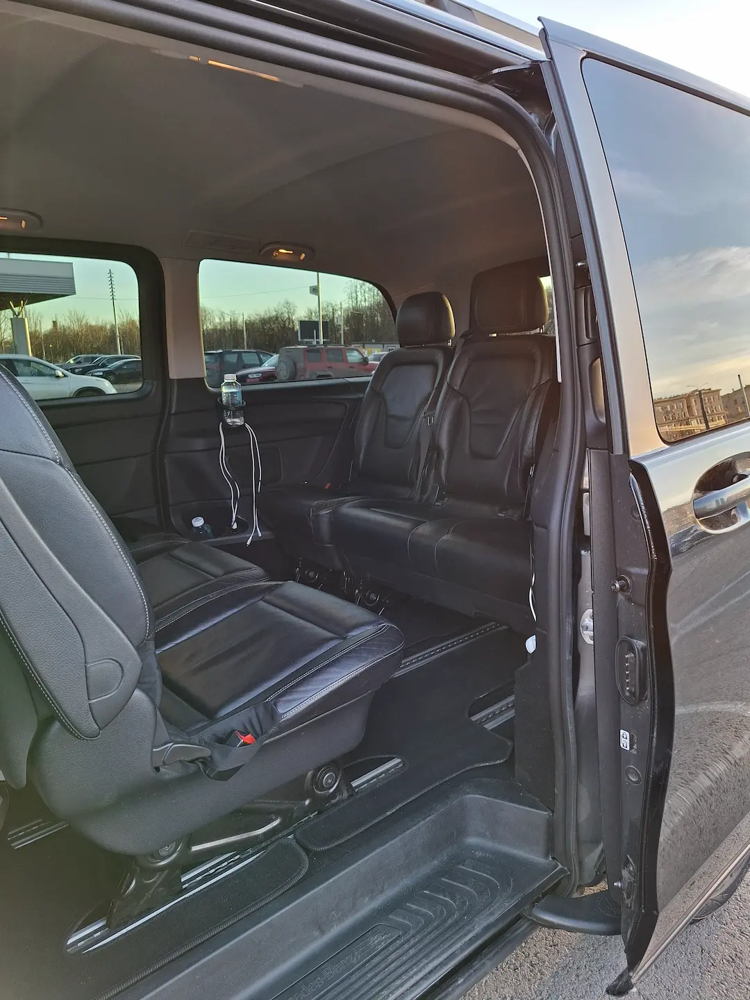 Mercedes-Benz V-Class 7 мест черный — салон Mercedes-Benz V-Class 7 мест черный — салон