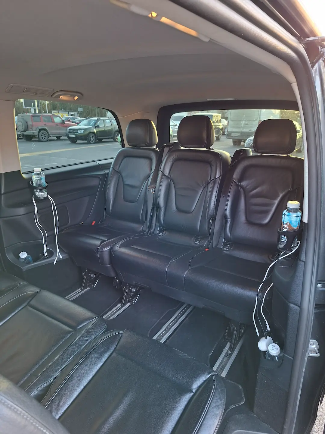 Mercedes-Benz V-Class 7 мест черный — салон 2 Mercedes-Benz V-Class 7 мест черный — салон 2